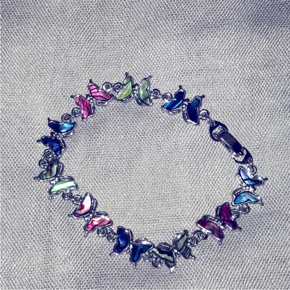 BNWT Y2k pastel colorful butterfly bracelet ๐ฆ - Picture 7 of 7